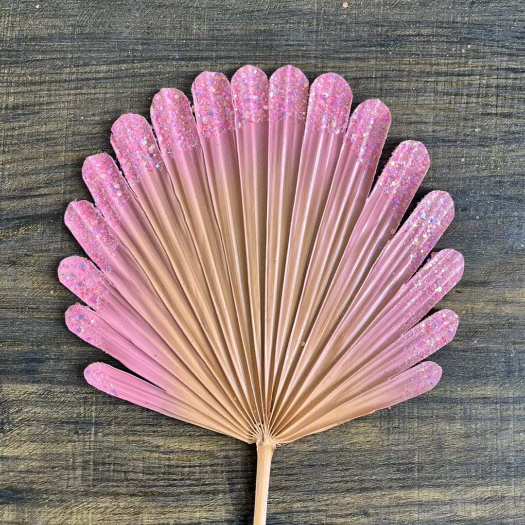 Dried Palm Leaf in Clam Shape